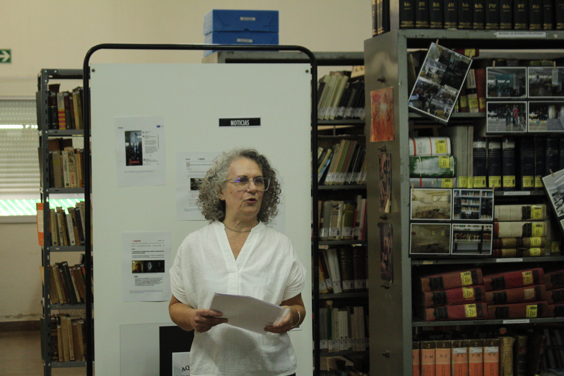 Autoridades de la UNS y la BHAM durante la recepción de los materiales donados por la Fundación Banco Provincia